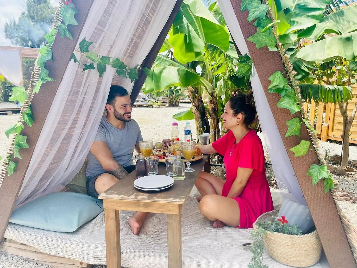 Lykke Suite Spa Sauna Piscina Y Jardin Buzanada İspanya