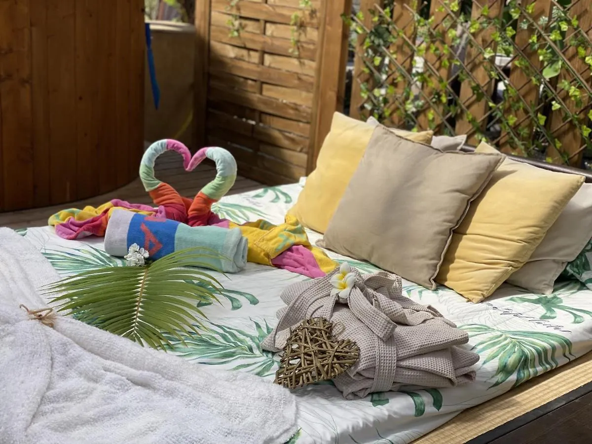 Lykke Suite Spa Sauna Piscina Y Jardin Buzanada